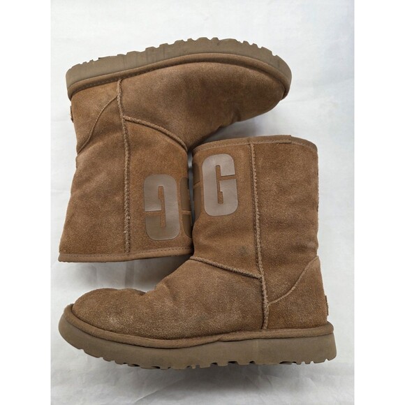 UGG Classic Short Logo Boots Women’s Size 8 Chestnut Suede 1108230-CHE - Picture 4 of 9